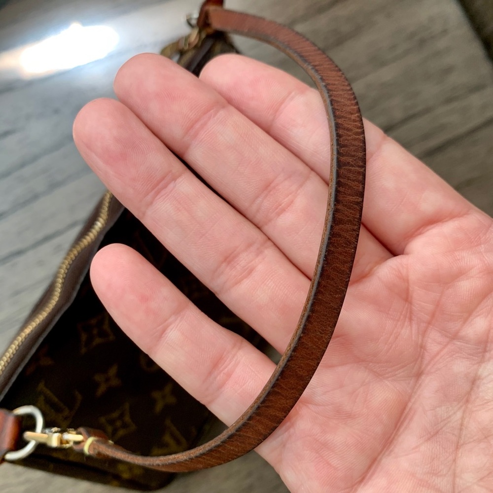 Louis Vuitton Pochette Accessoires - Picture 8 of 11